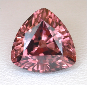 ZIRCON (TANGA, TANZANIA) – 4.83 CT. TRILLION -- VIDEO